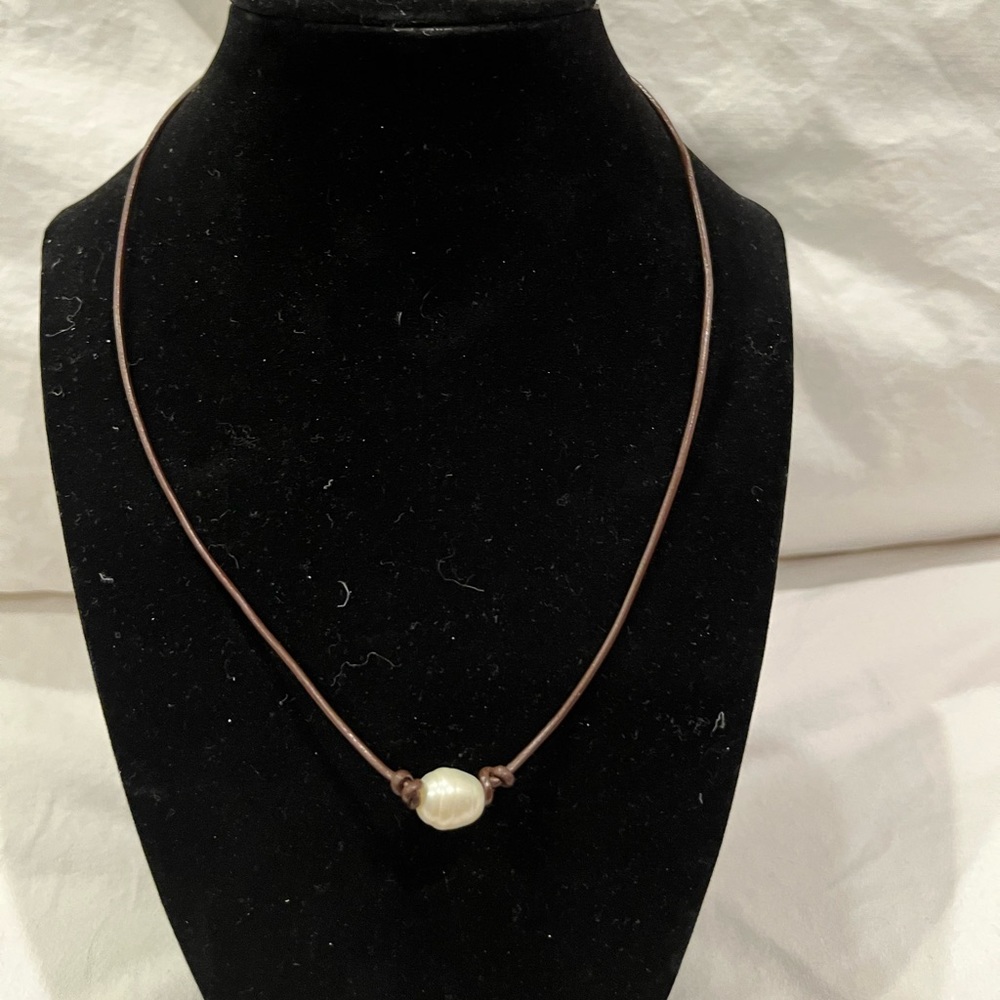 Rope necklace with single Pearl